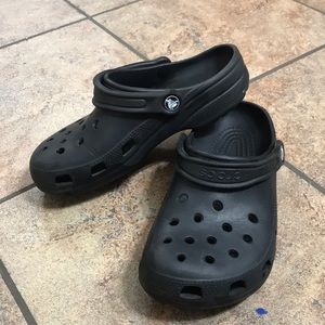 Lightly worn black crocs!